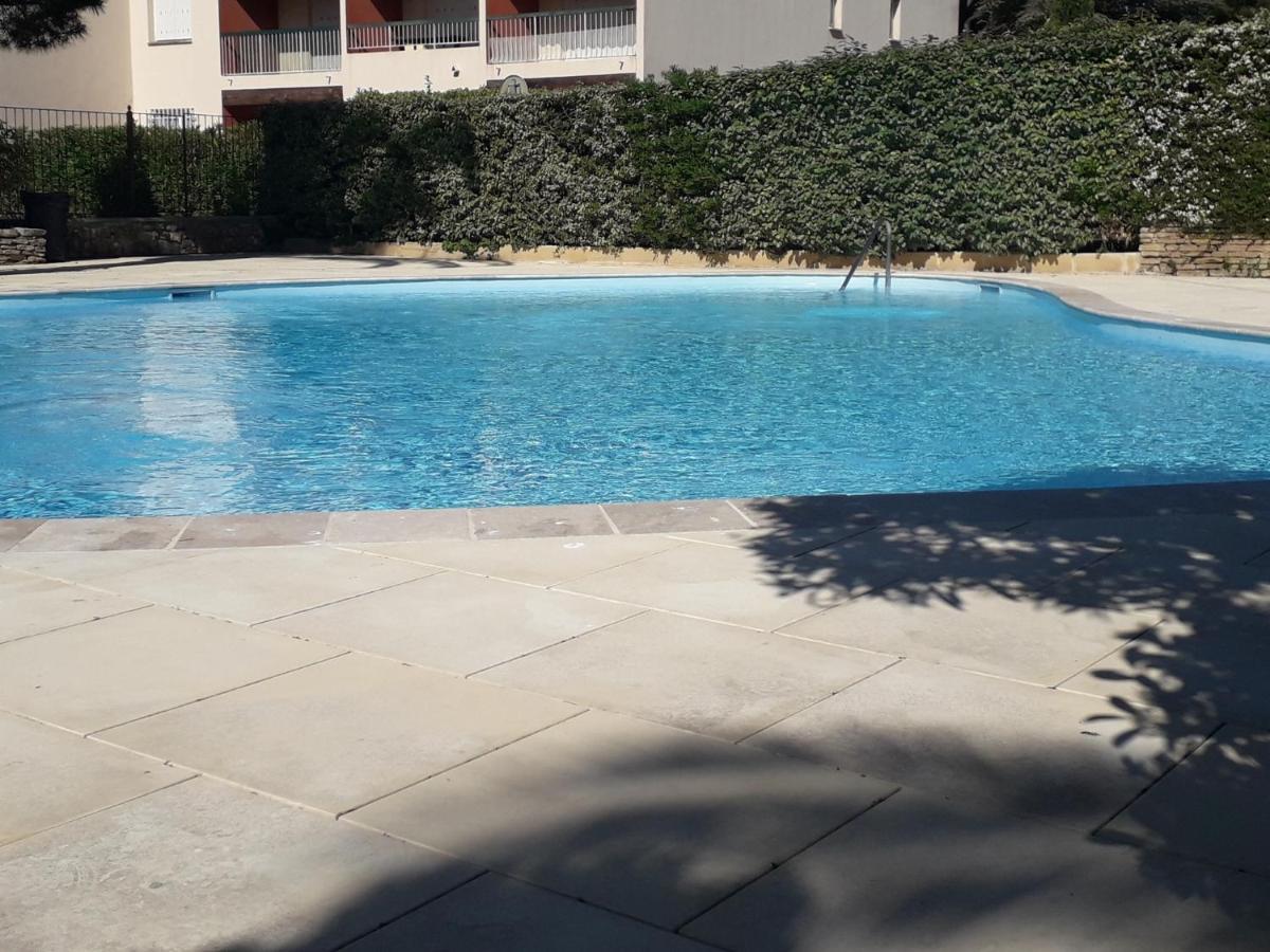 Bandol Nature Et Loisirs: Parking/ Piscine Ngoại thất bức ảnh
